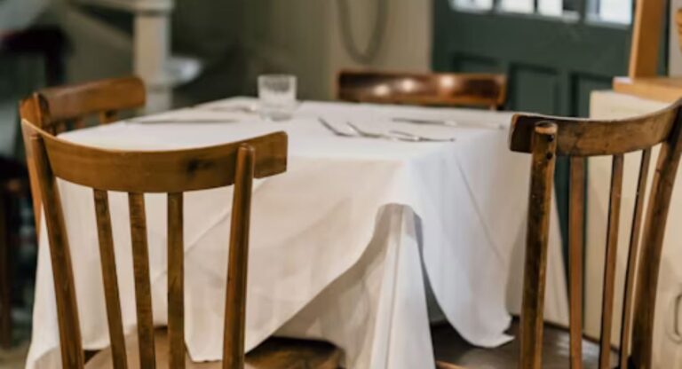 What Makes Custom Tablecloths the Perfect Choice for Trade Shows