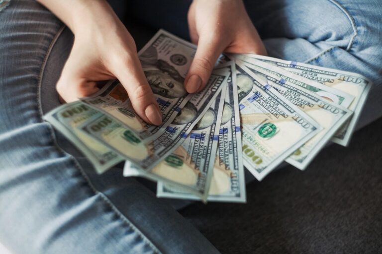 Smart Money Moves: Expert Financial Hacks for Millennials & Gen Z