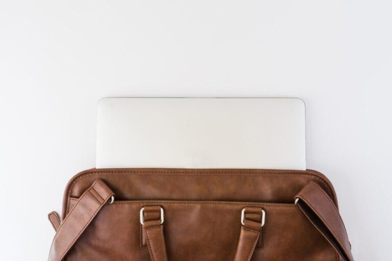 Ergonomic Leather Laptop Bag: How to Prevent Back and Shoulder Pain